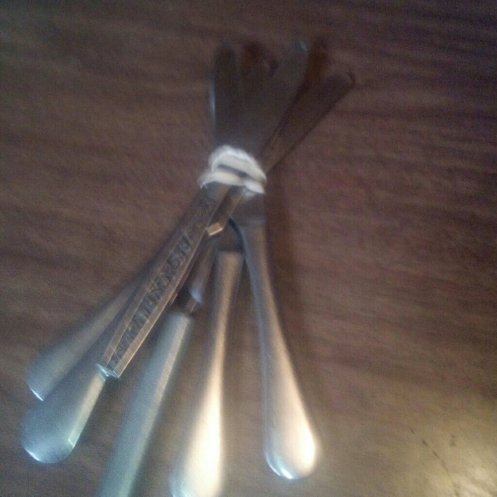 Sliver wear butter knifes
